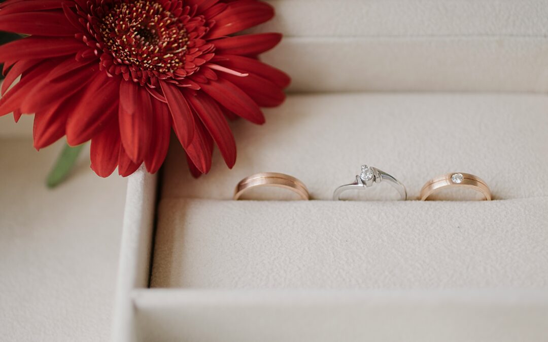 Gold: Glimmering in Many Colours!