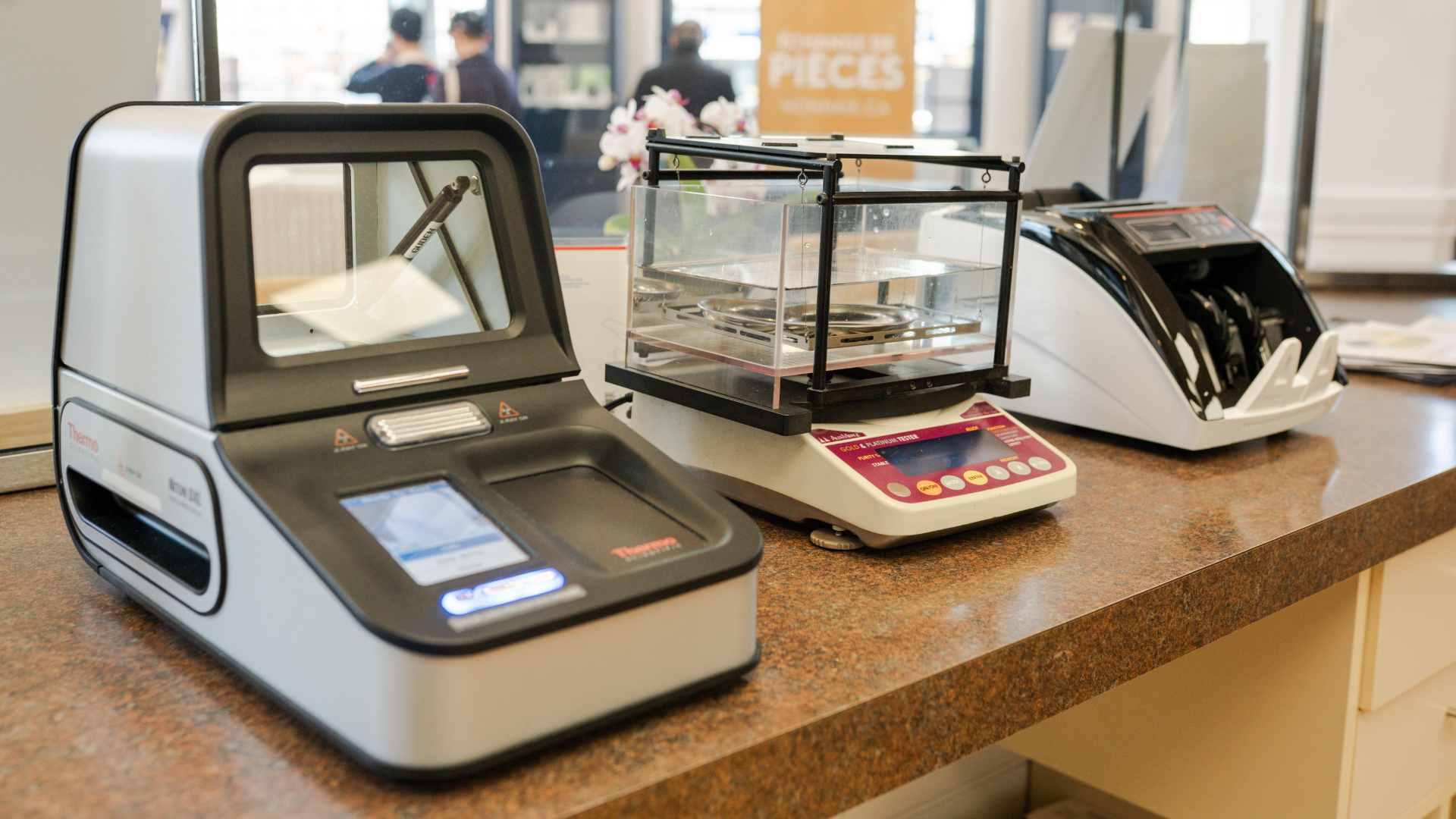 Machine XRF, machine de mesure de la densité et caisse enregistreuse